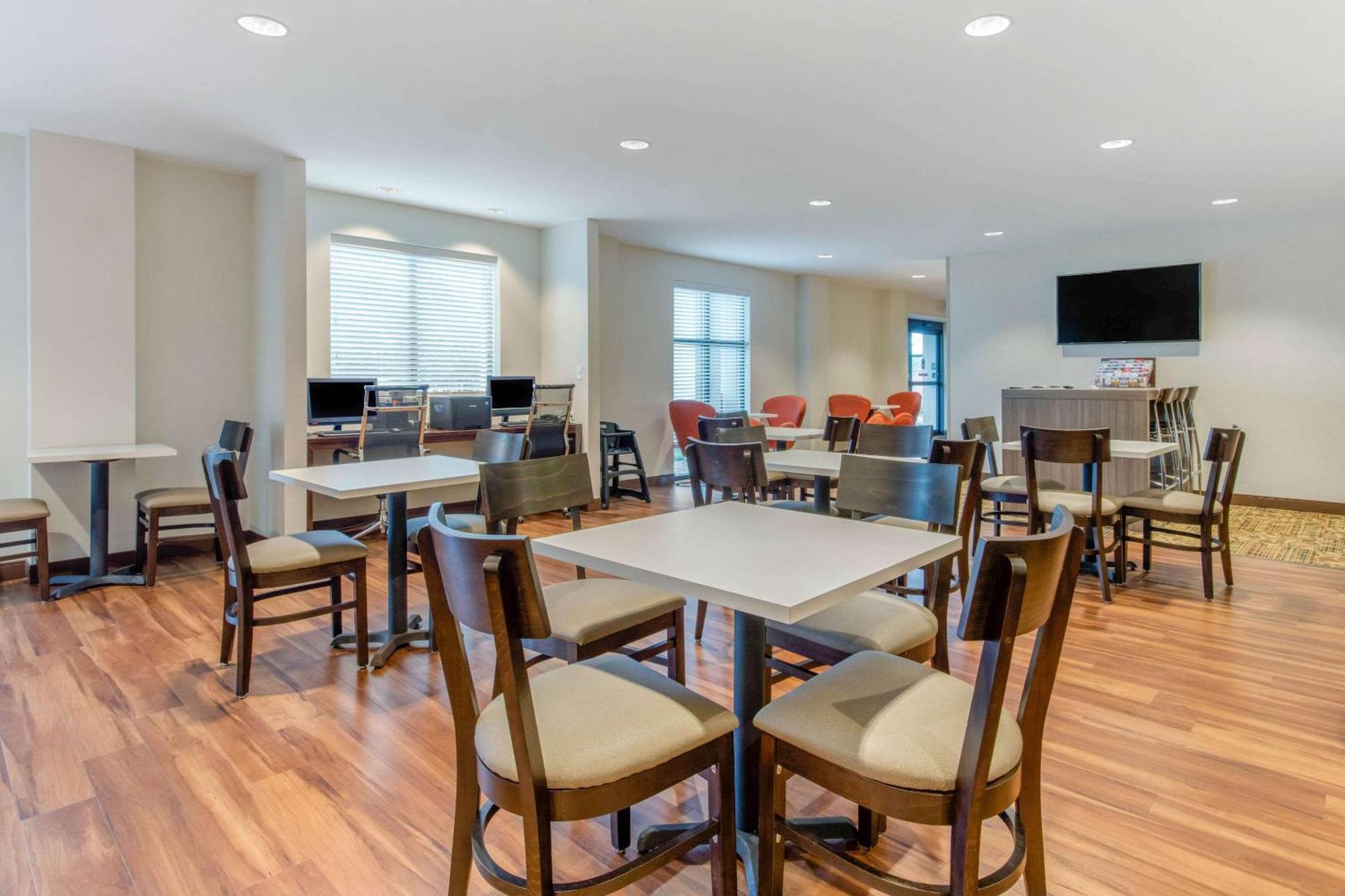 Mainstay Suites St Louis Airport Бриджтон Экстерьер фото
