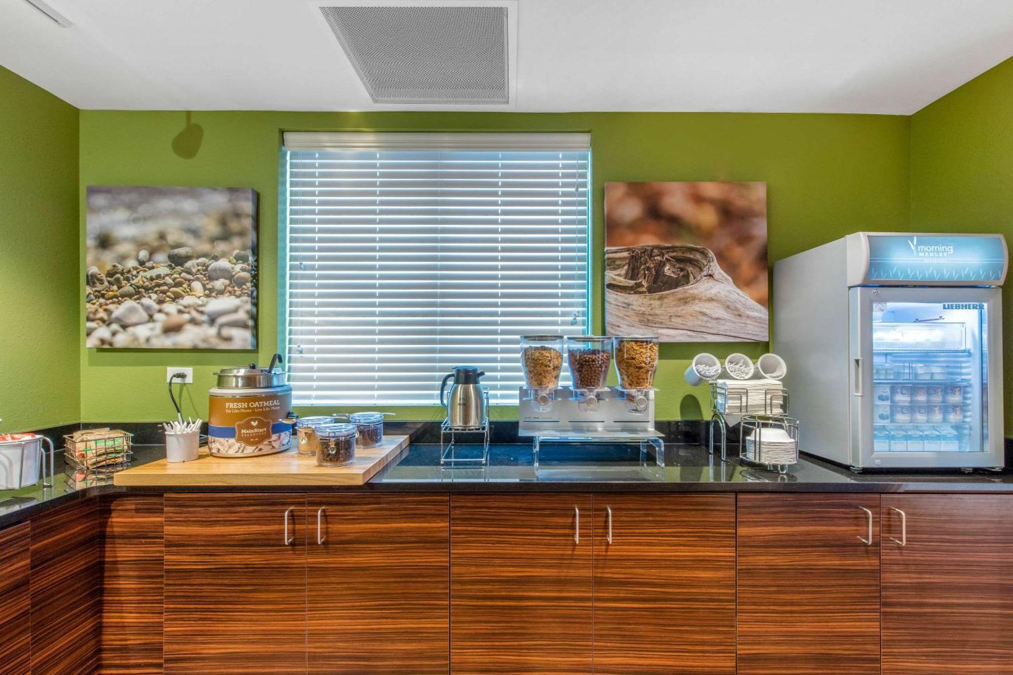 Mainstay Suites St Louis Airport Бриджтон Экстерьер фото