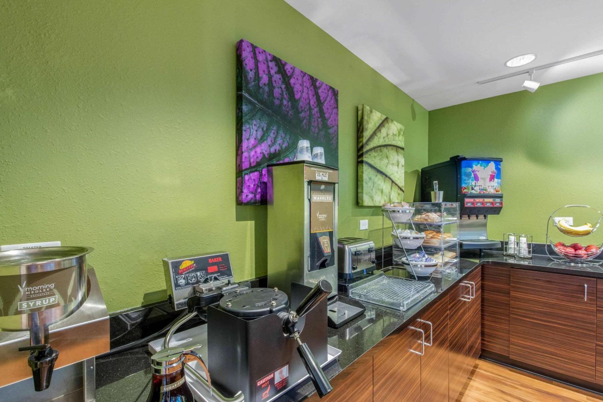 Mainstay Suites St Louis Airport Бриджтон Экстерьер фото