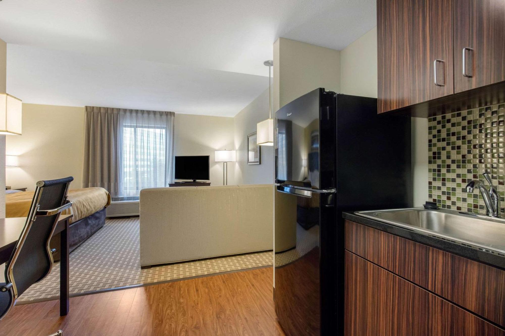 Mainstay Suites St Louis Airport Бриджтон Экстерьер фото