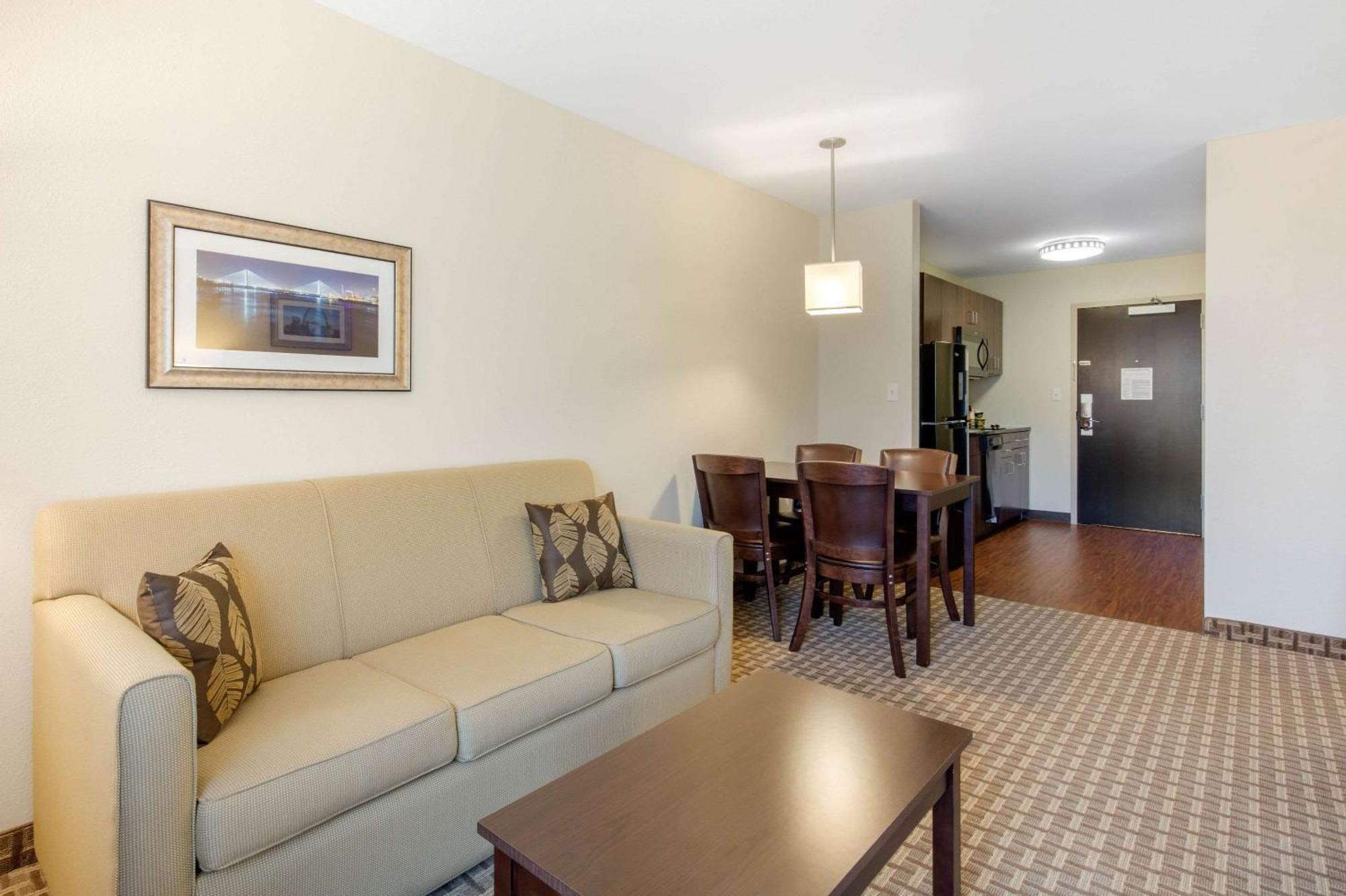Mainstay Suites St Louis Airport Бриджтон Экстерьер фото