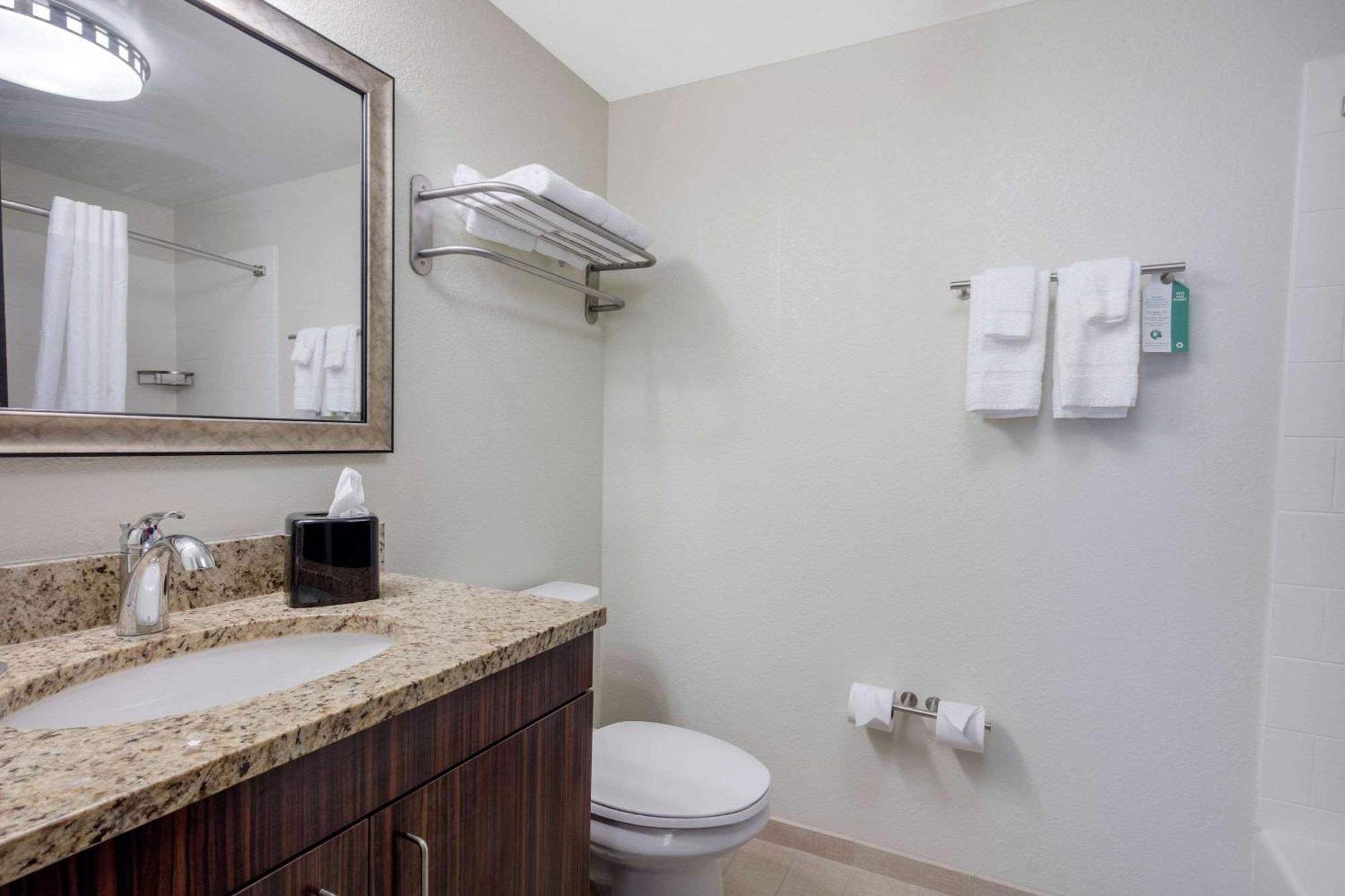 Mainstay Suites St Louis Airport Бриджтон Экстерьер фото